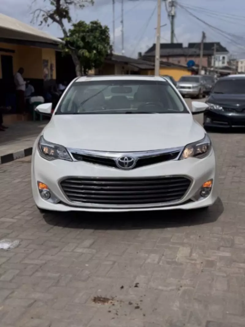 Toyota Avalon   - 2013