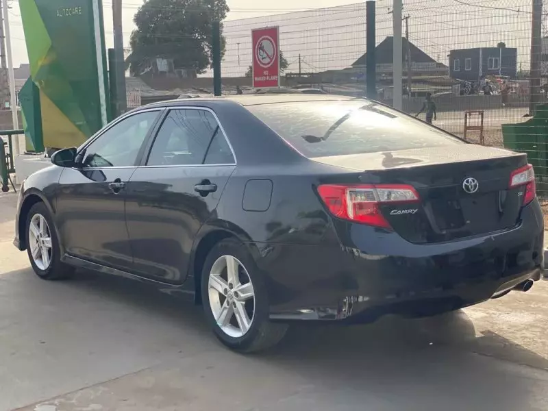 Toyota Camry   - 2014