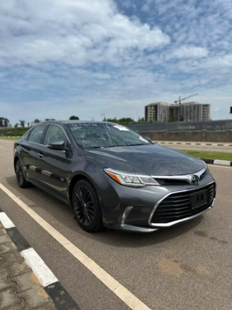 Toyota Avalon   - 2017