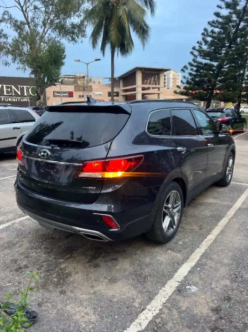 Hyundai Santa Fe   - 2017