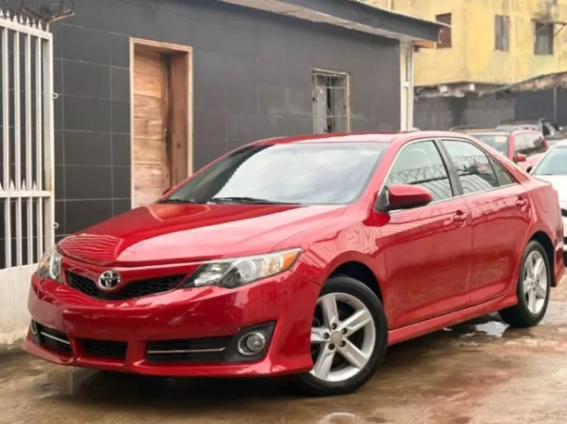 Toyota Camry - 2012