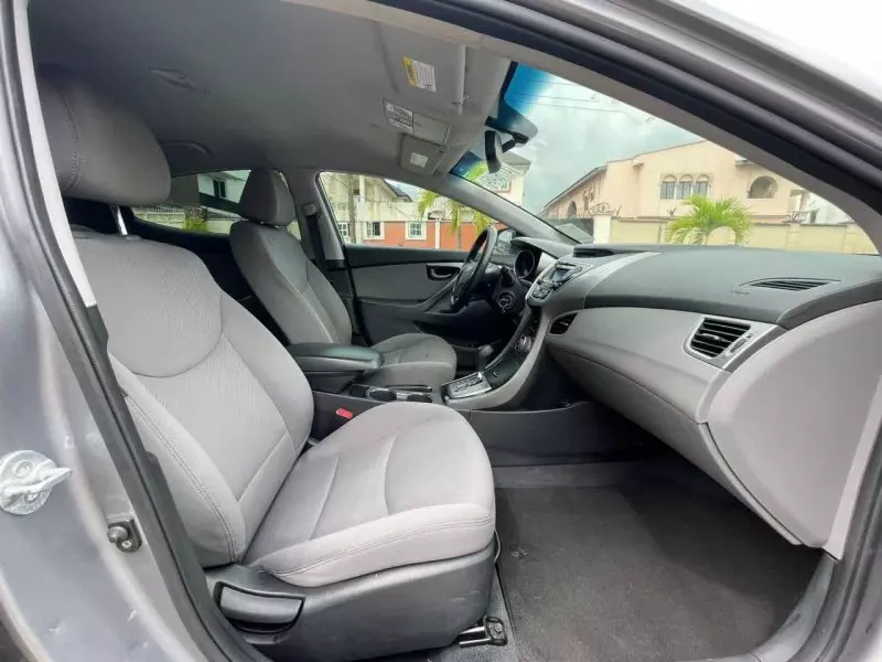 Hyundai Elantra   - 2013