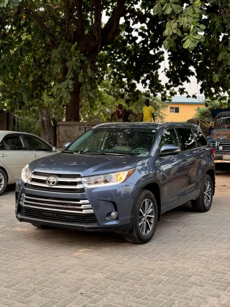 Toyota Highlander   - 2017