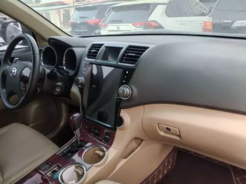 Toyota Highlander   - 2013