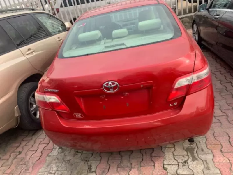 Toyota Camry   - 2009