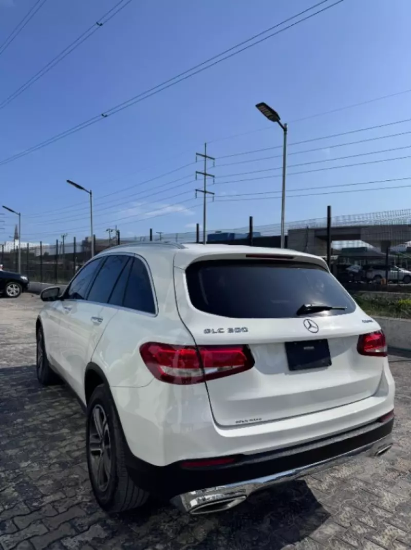 Mercedes-Benz GLC 300   - 2016
