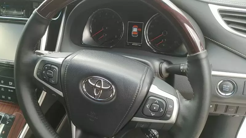 Toyota Harrier   - 2016