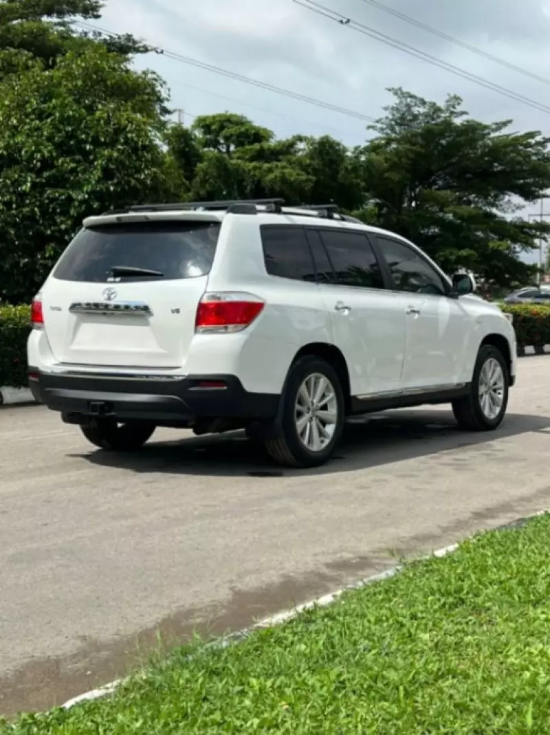 Toyota Highlander   - 2013