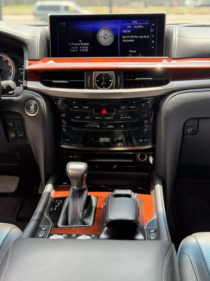Lexus LX 570   - 2021