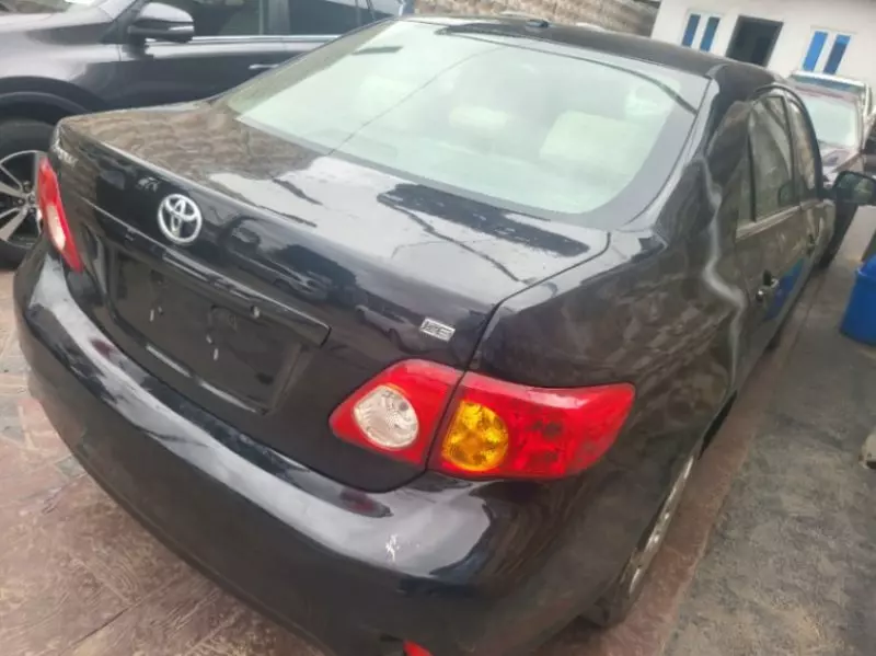 Toyota Corolla   - 2009