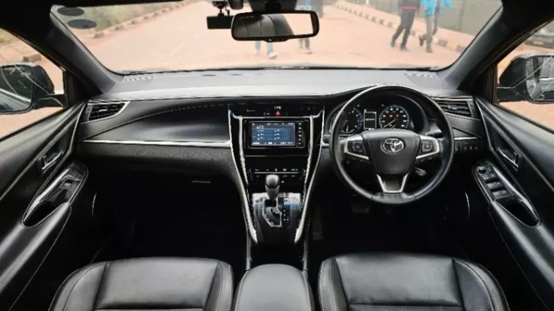 Toyota Harrier   - 2018