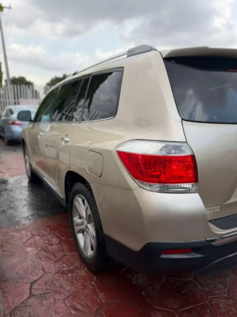 Toyota Highlander   - 2013