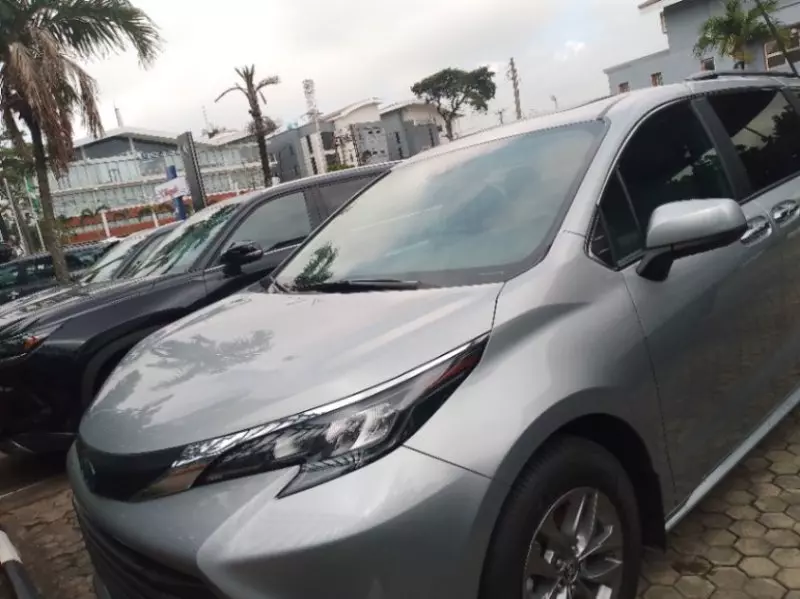 Toyota Sienna   - 2025