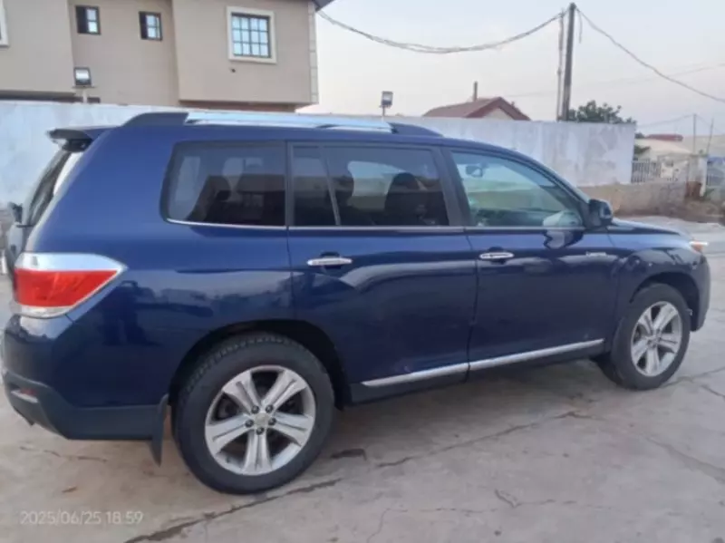 Toyota Highlander   - 2013