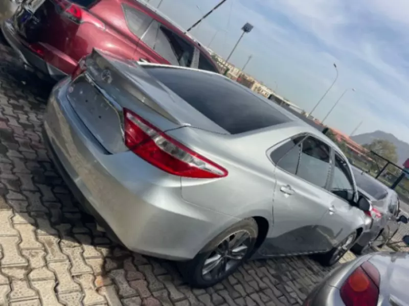 Toyota Camry   - 2016