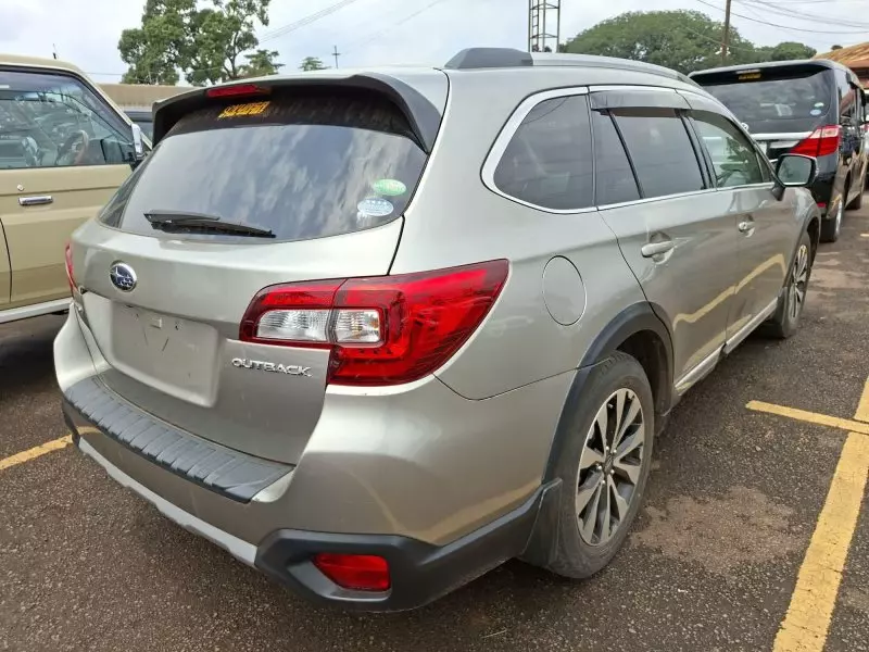 Subaru Outback   - 2016