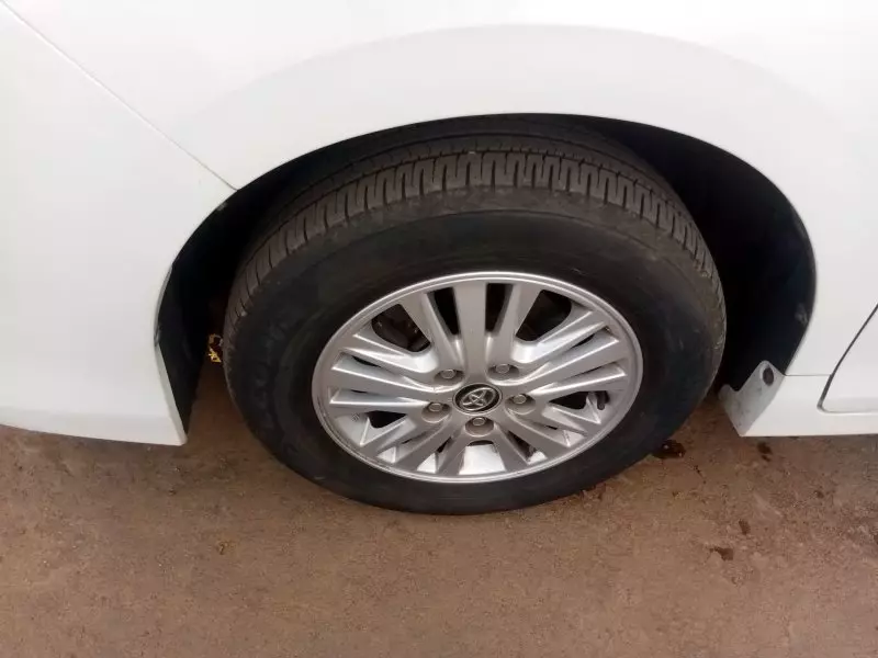 Toyota Noah   - 2014