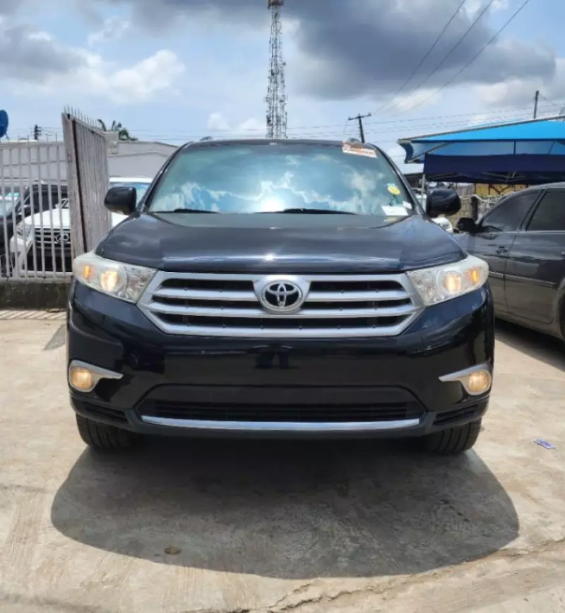 Toyota Highlander   - 2012