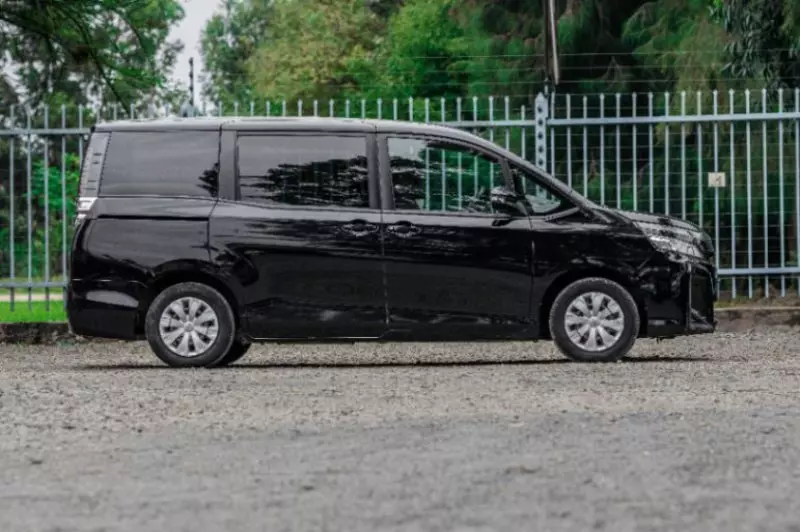 Toyota Voxy    - 2018