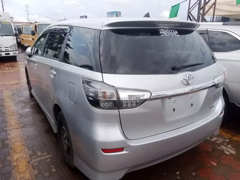 Toyota Wish   - 2012