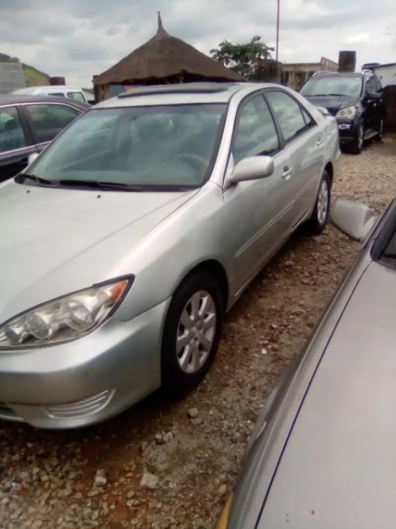 Toyota Camry   - 2004