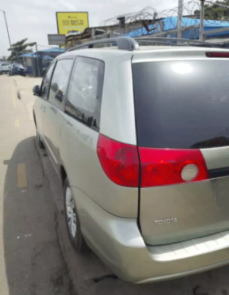 Toyota Sienna   - 2005