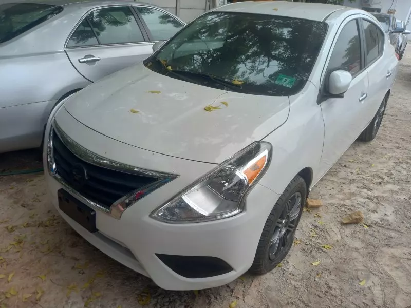 Nissan Versa   - 2015
