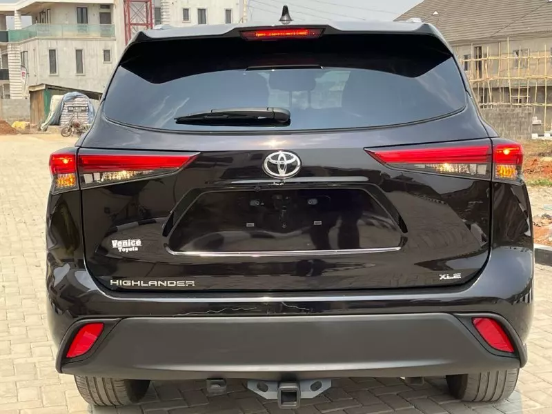 Toyota Highlander   - 2021