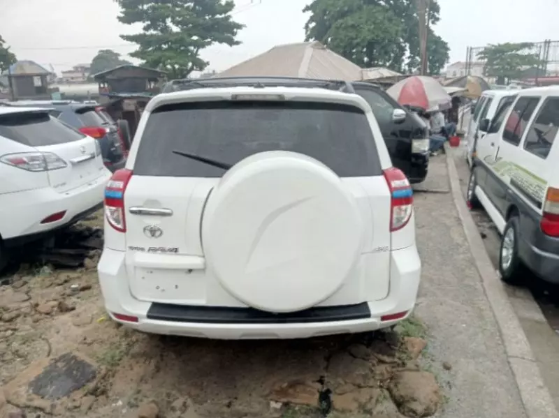 Toyota RAV4   - 2009