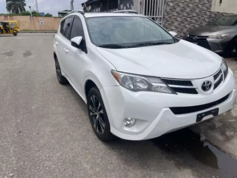 Toyota RAV 4   - 2015