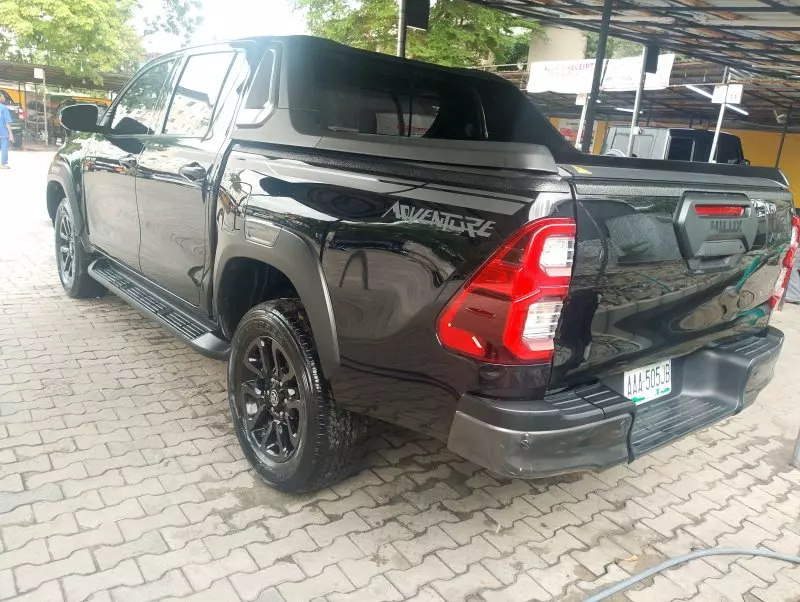 Toyota Hilux   - 2022