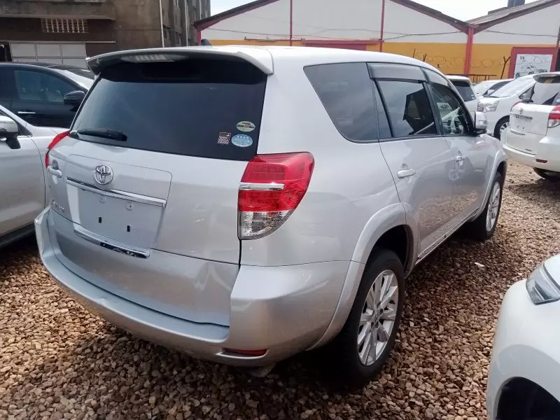 Toyota Vanguard    - 2011