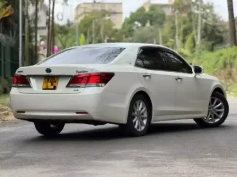 Toyota Crown   - 2015