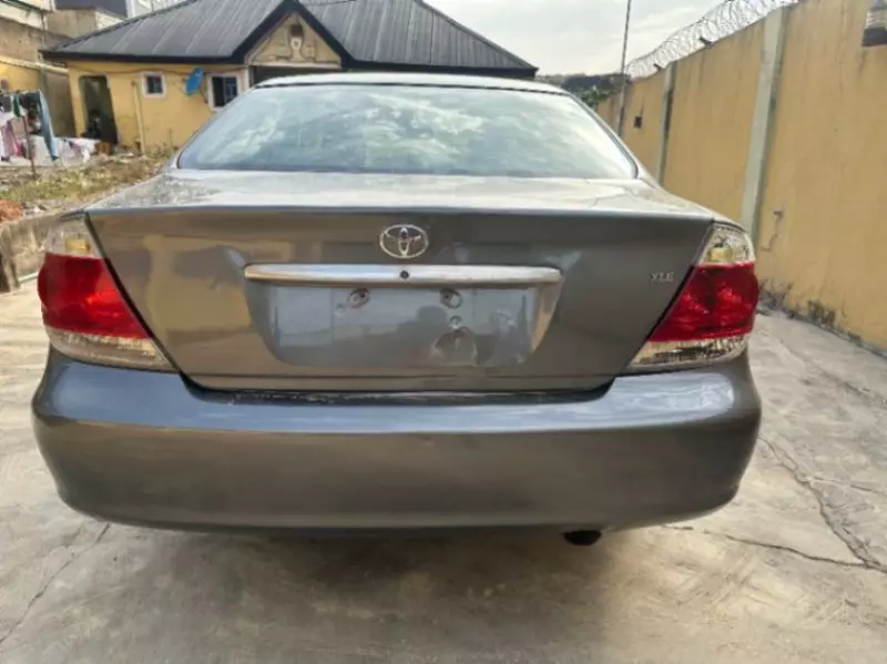 Toyota Camry - 2005