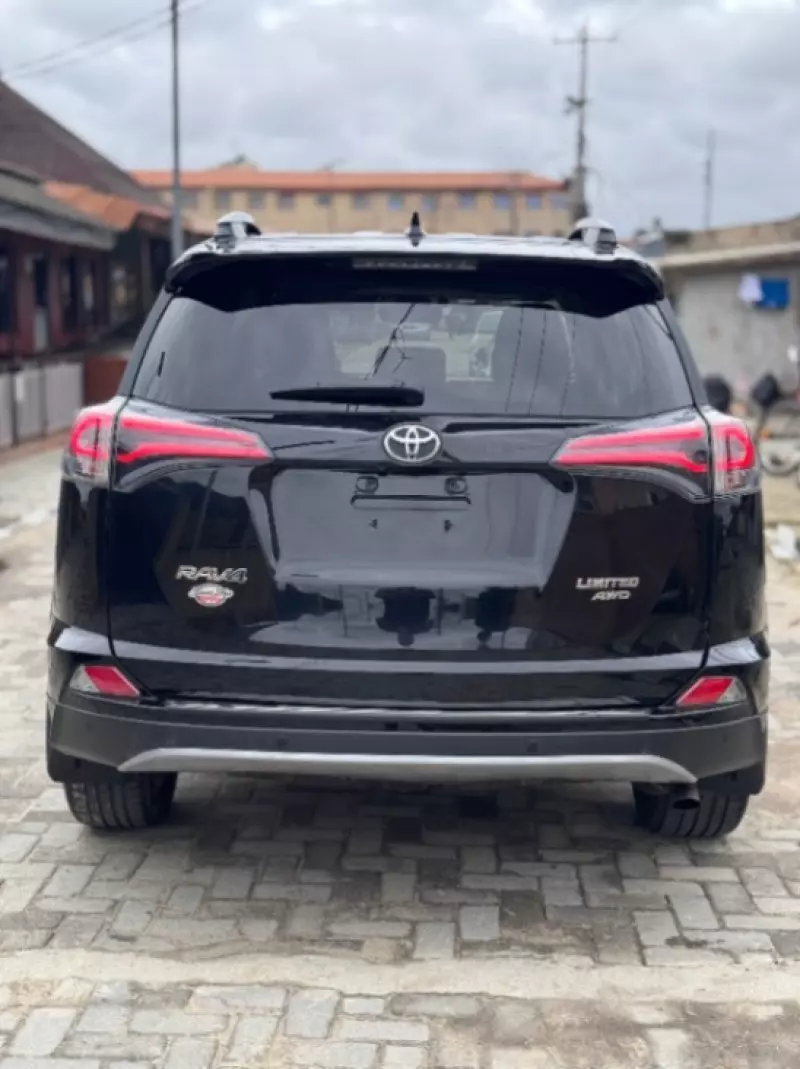 Toyota RAV 4   - 2018