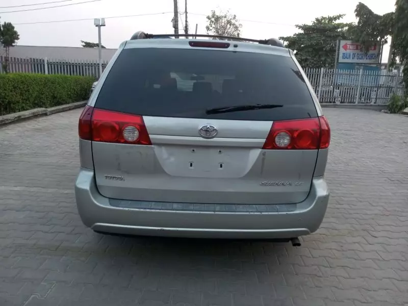 Toyota Sienna   - 2006