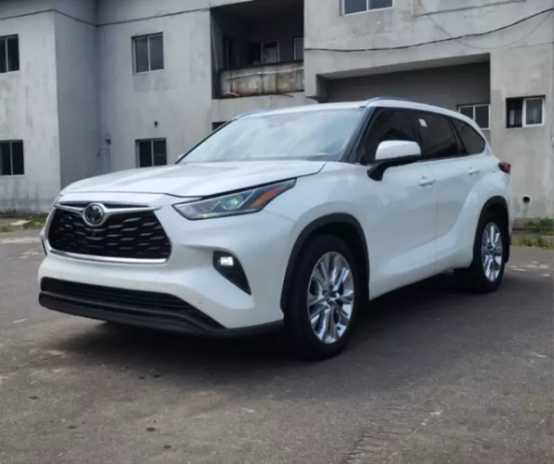 Toyota Highlander   - 2020