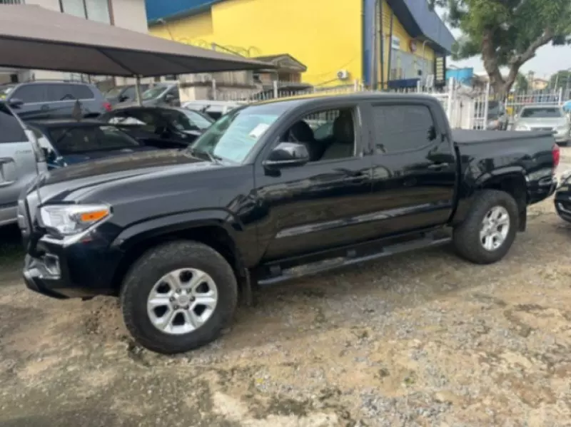 Toyota Tacoma   - 2018