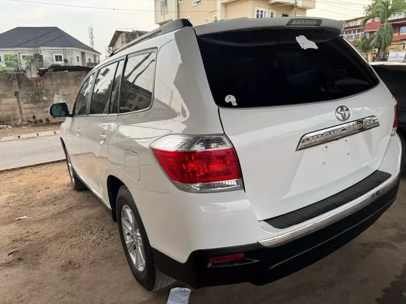 Toyota Highlander   - 2011