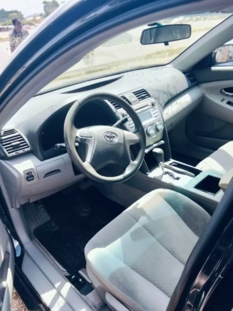 Toyota Camry   - 2009