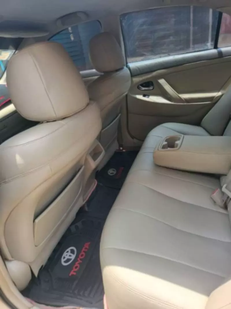 Toyota Camry   - 2009