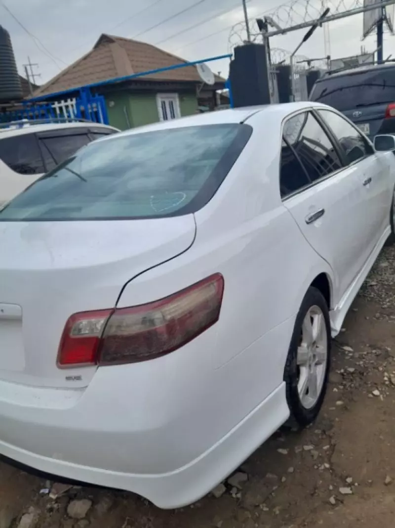 Toyota Camry   - 2009