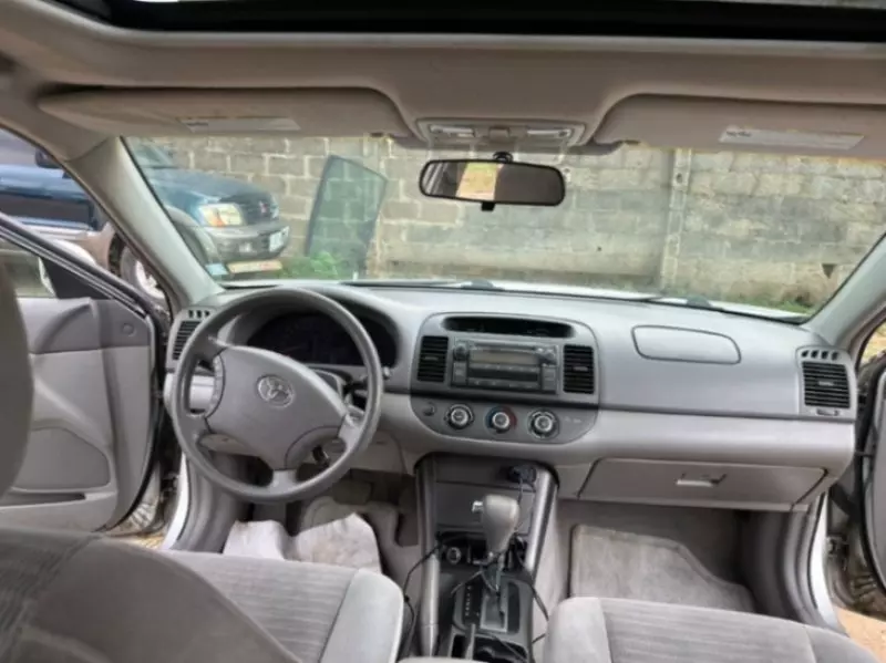 Toyota Camry   - 2005