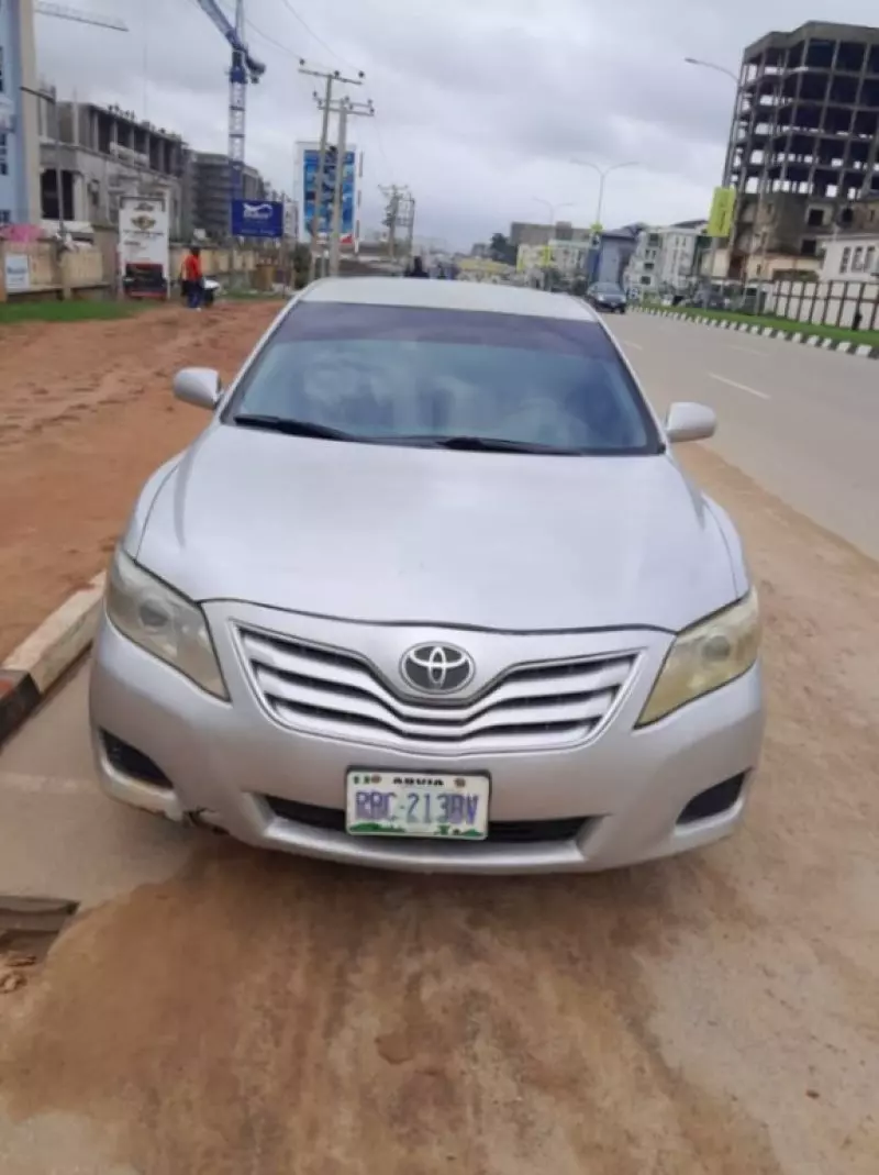 Toyota Camry   - 2010