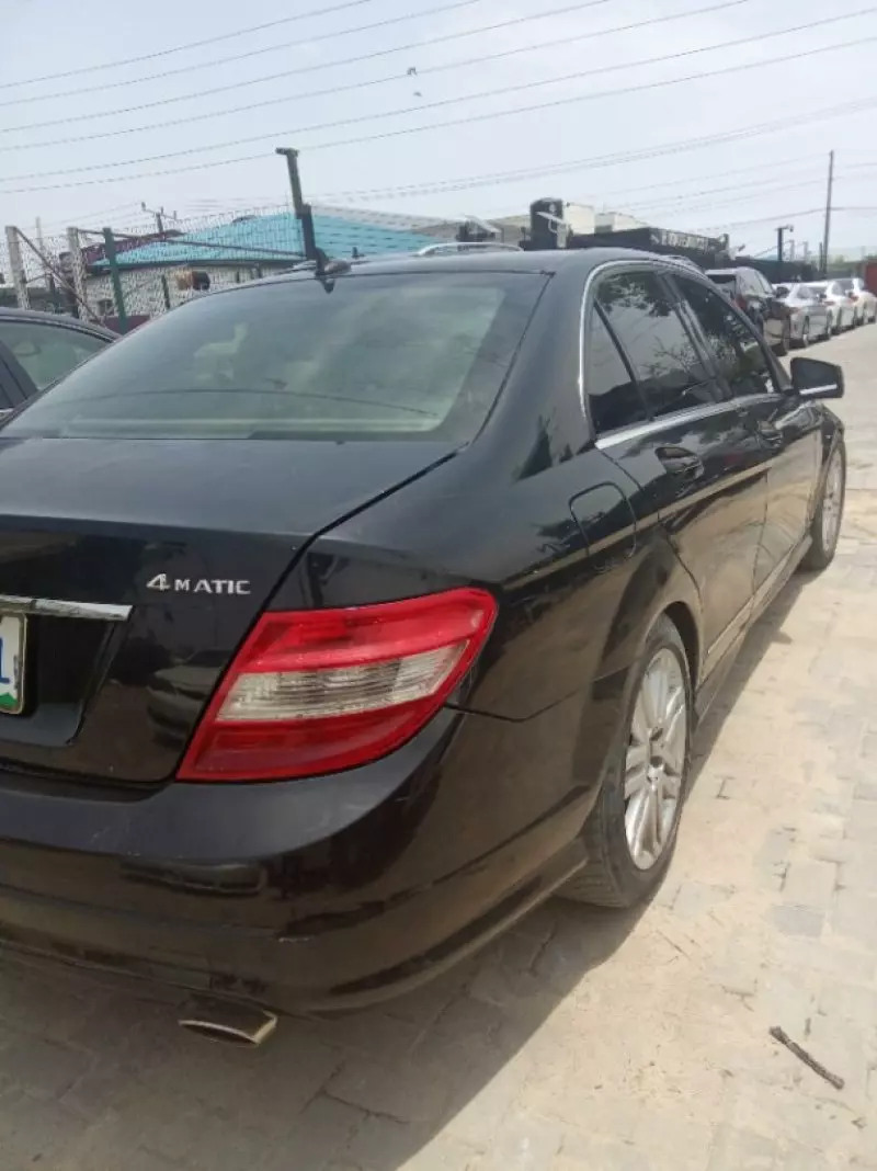 Mercedes-Benz C-Class - 2009