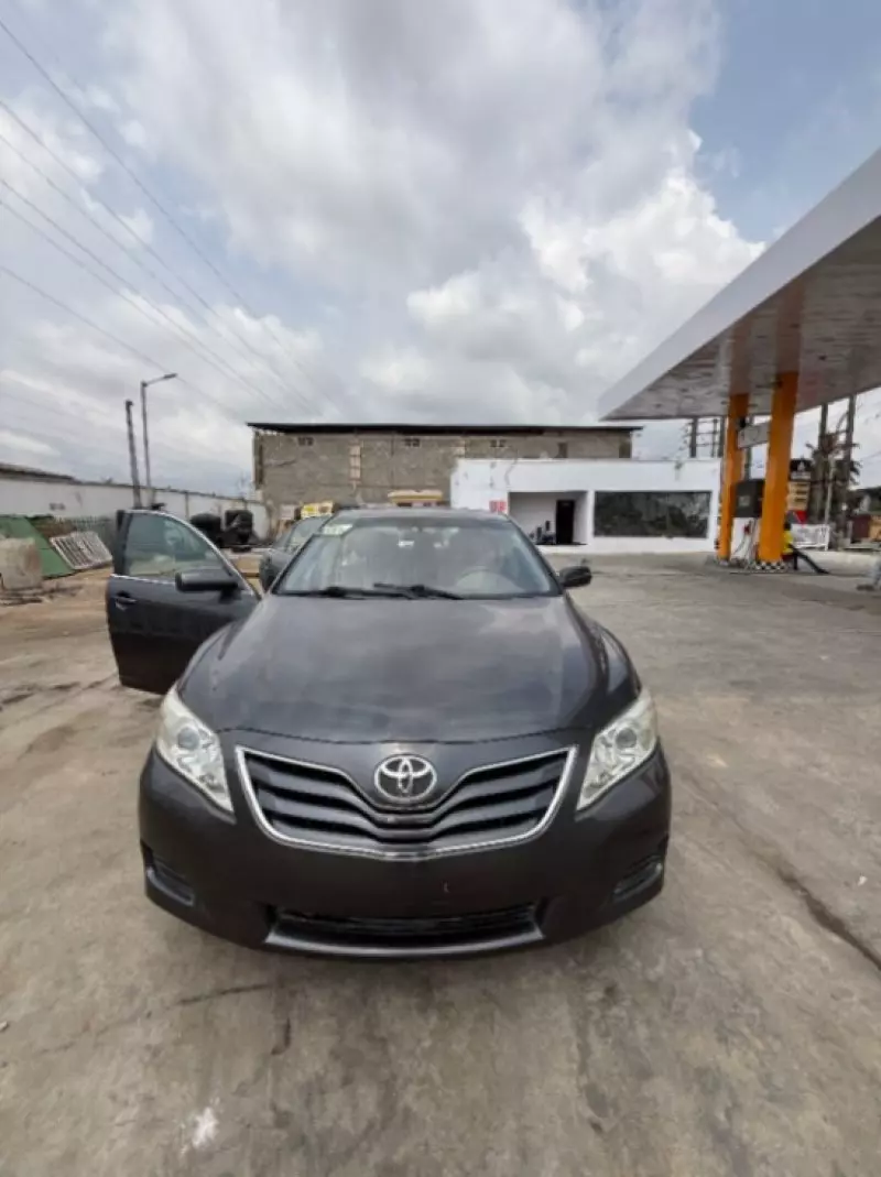 Toyota Camry   - 2011