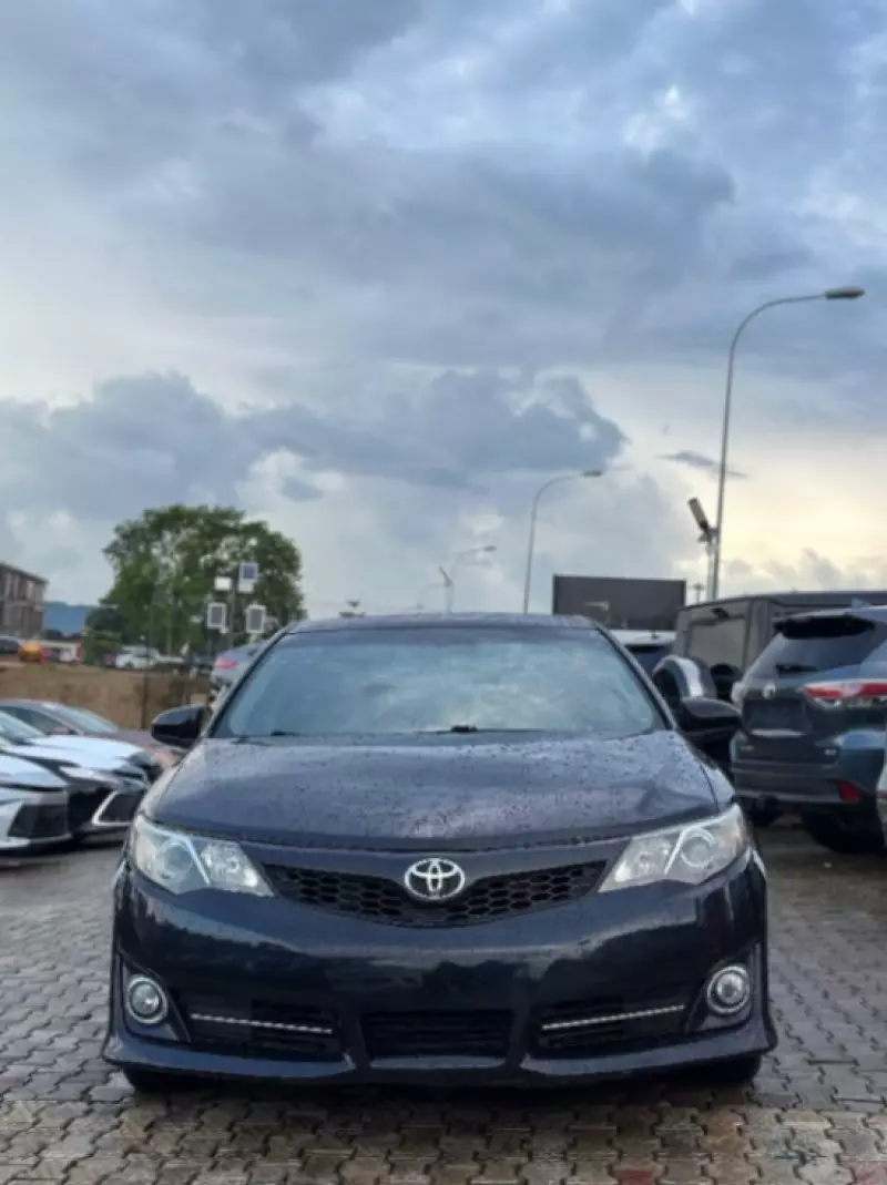 Toyota Camry   - 2014