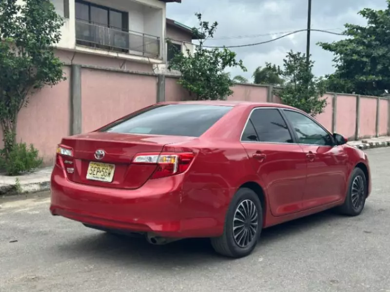 Toyota Camry   - 2011