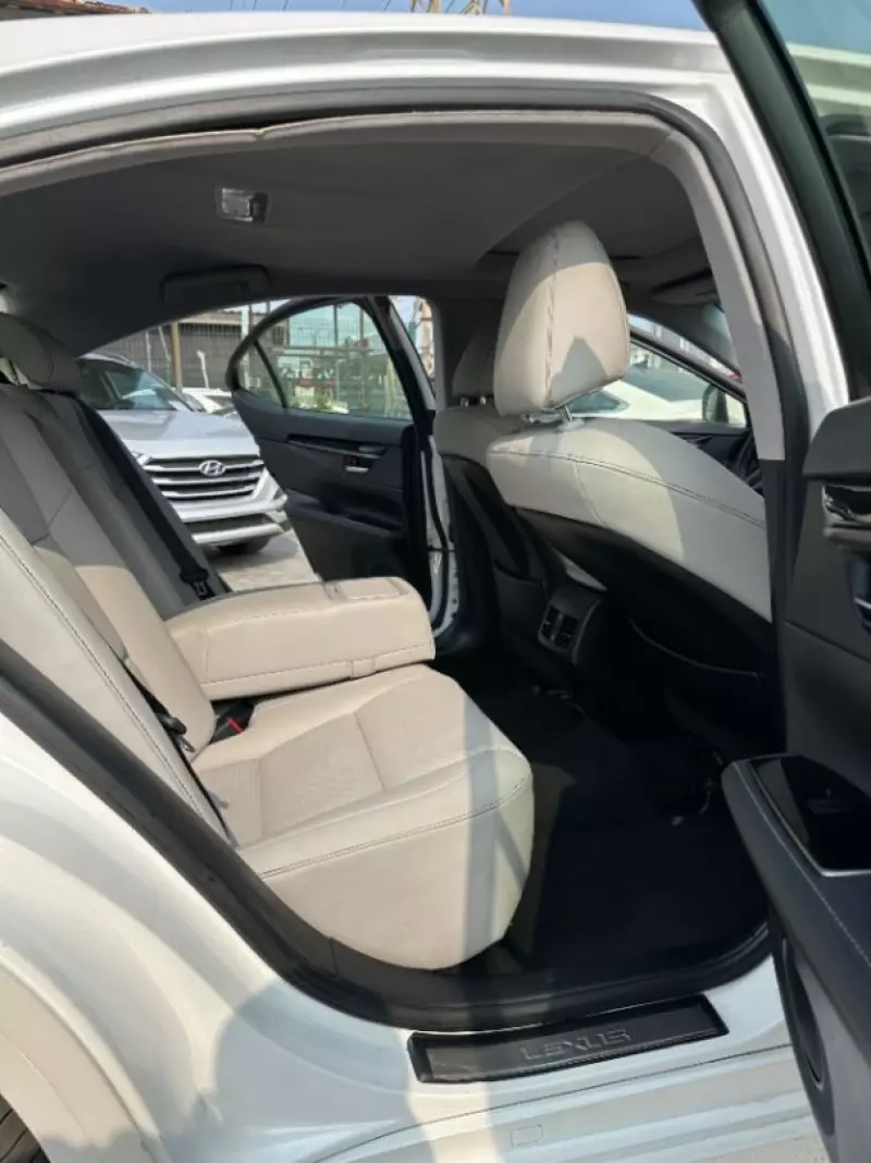 Lexus ES 350   - 2016