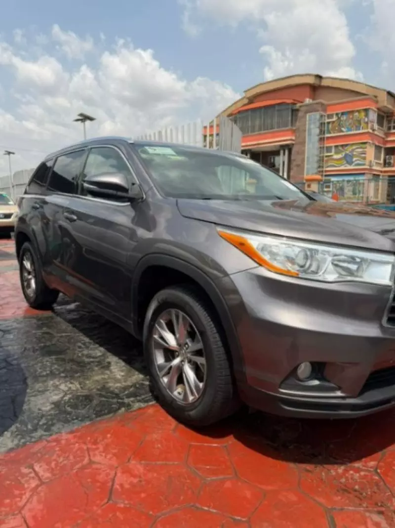 Toyota Highlander   - 2014